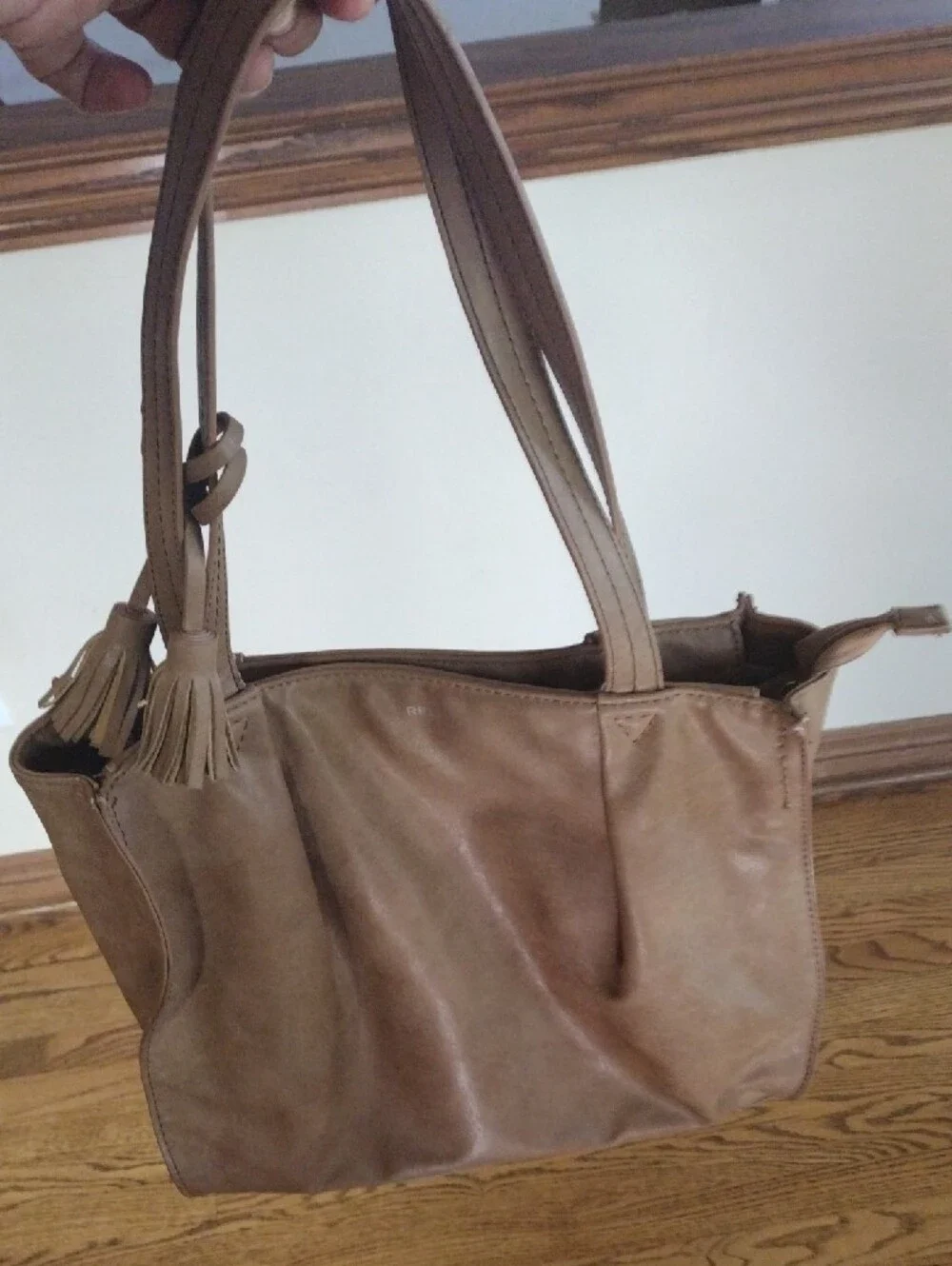 like new Relic 2 handle Classic Tan Women’s Shoulder Bag super cute fauz leather